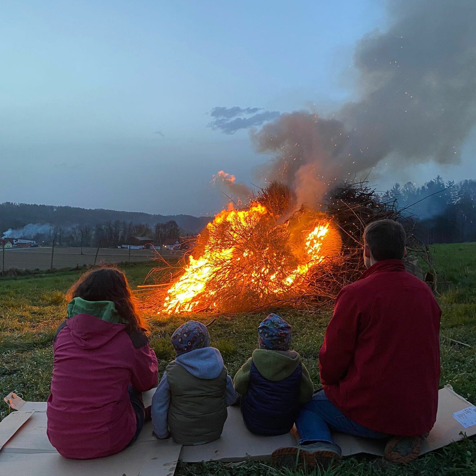 Osterfeuer beim Hofveitl