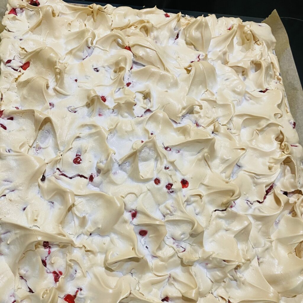 Ribiselschaumschnitte backen